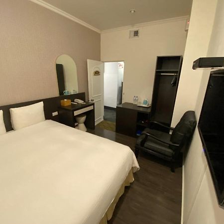 Queens Hotel Taipei Bagian luar foto