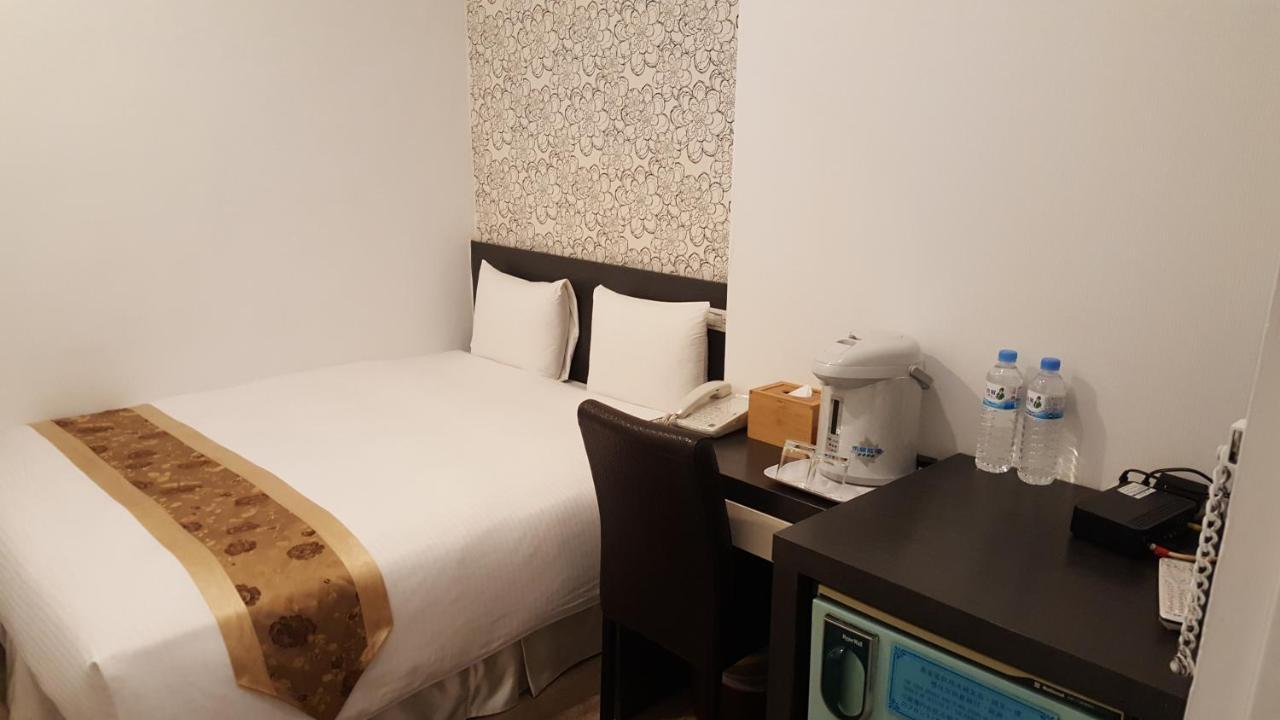 Queens Hotel Taipei Bagian luar foto