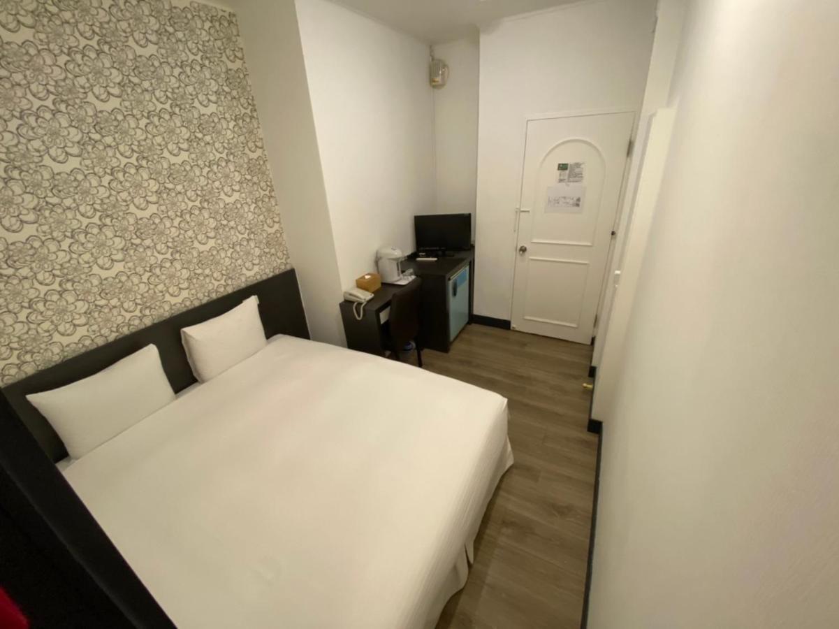 Queens Hotel Taipei Bagian luar foto