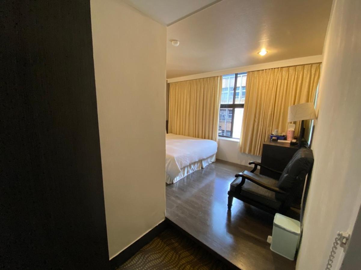 Queens Hotel Taipei Bagian luar foto