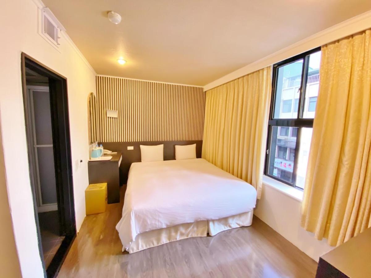Queens Hotel Taipei Bagian luar foto