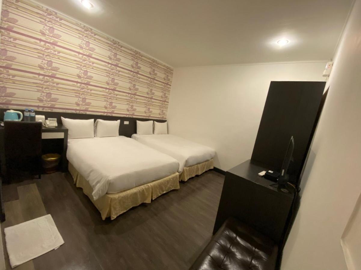 Queens Hotel Taipei Bagian luar foto