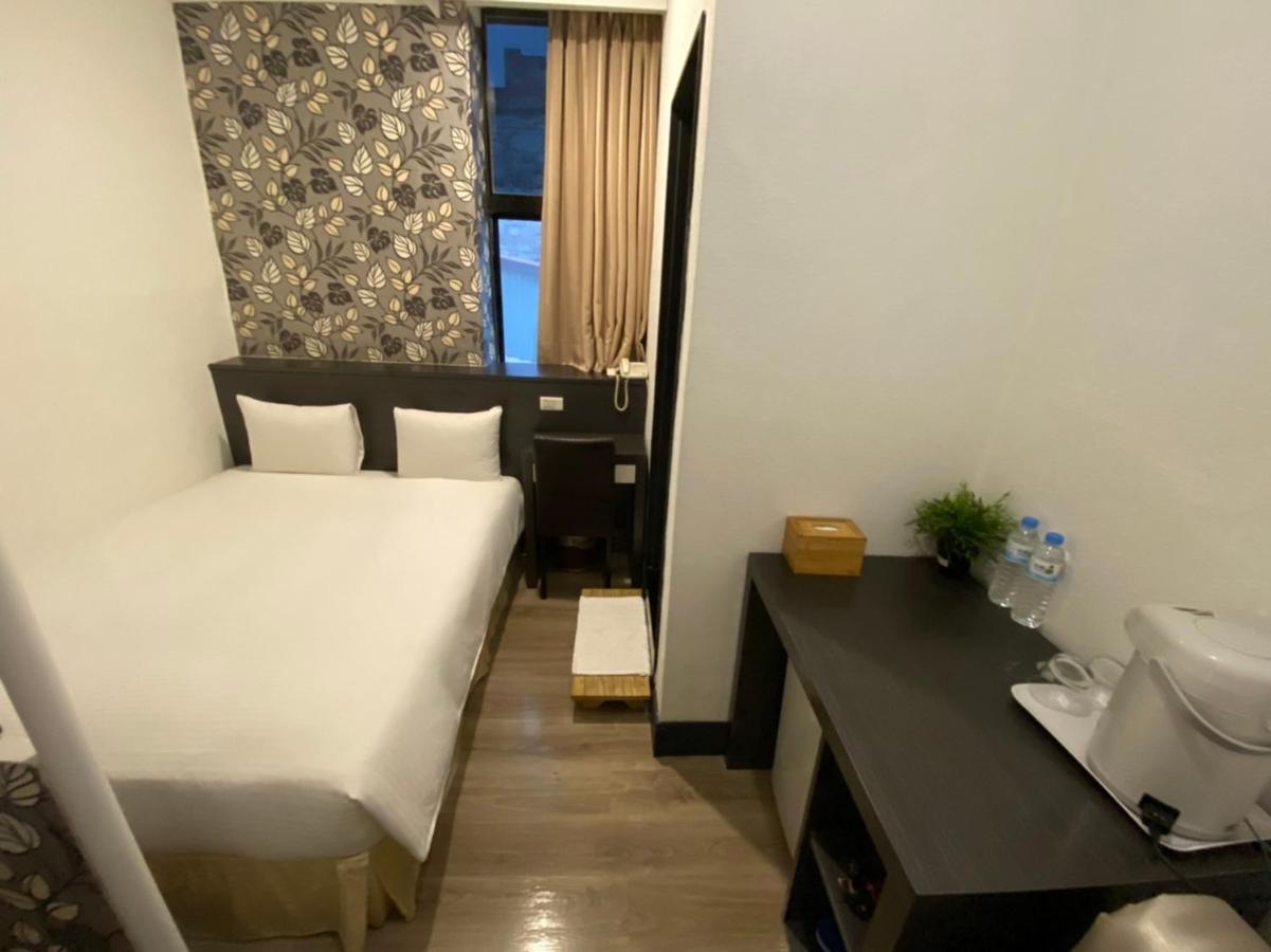 Queens Hotel Taipei Bagian luar foto