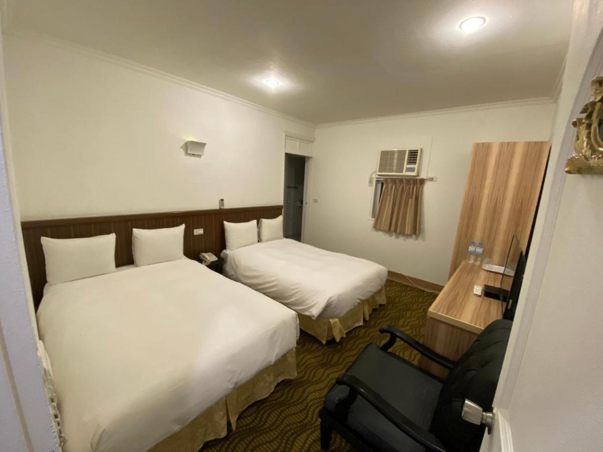 Queens Hotel Taipei Bagian luar foto