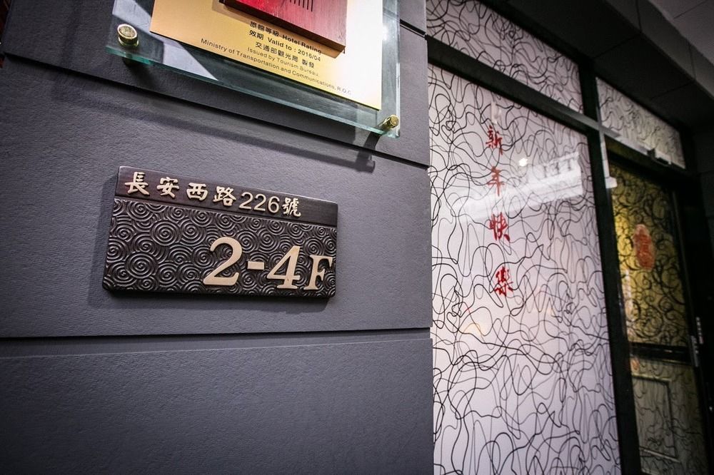 Queens Hotel Taipei Bagian luar foto