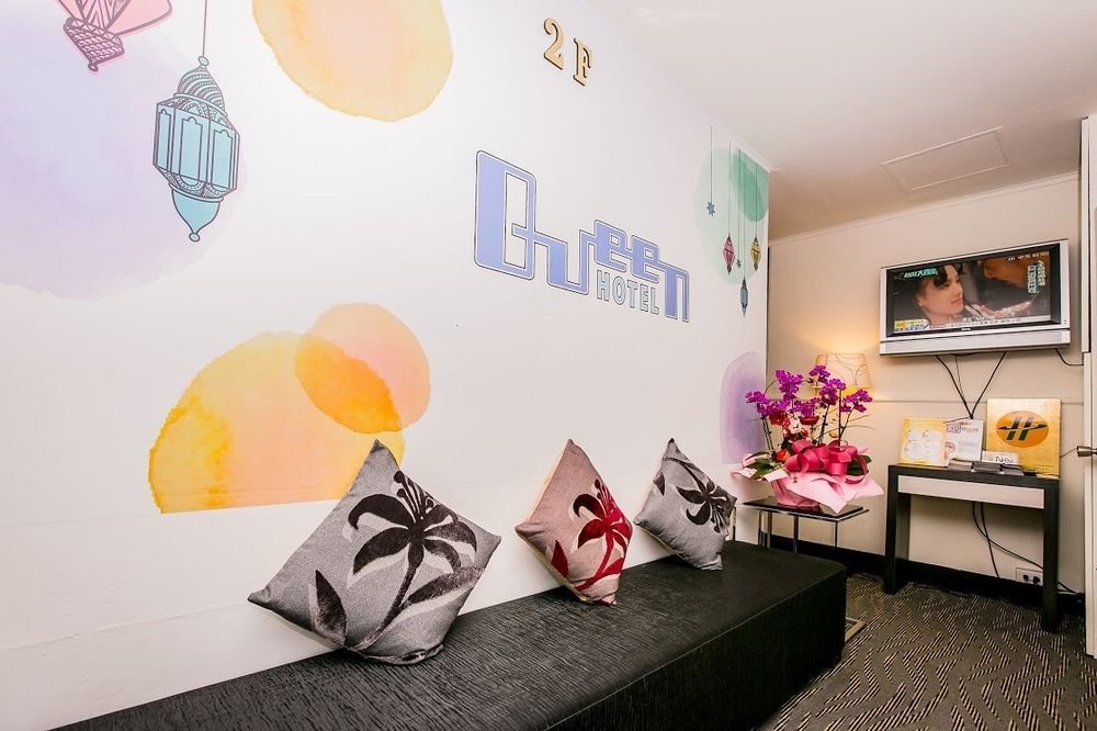 Queens Hotel Taipei Bagian luar foto