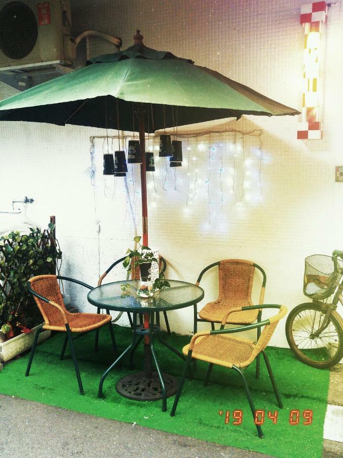 Queens Hotel Taipei Bagian luar foto